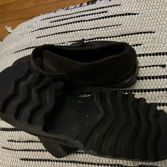 Mahogany - Picture 7 of 11